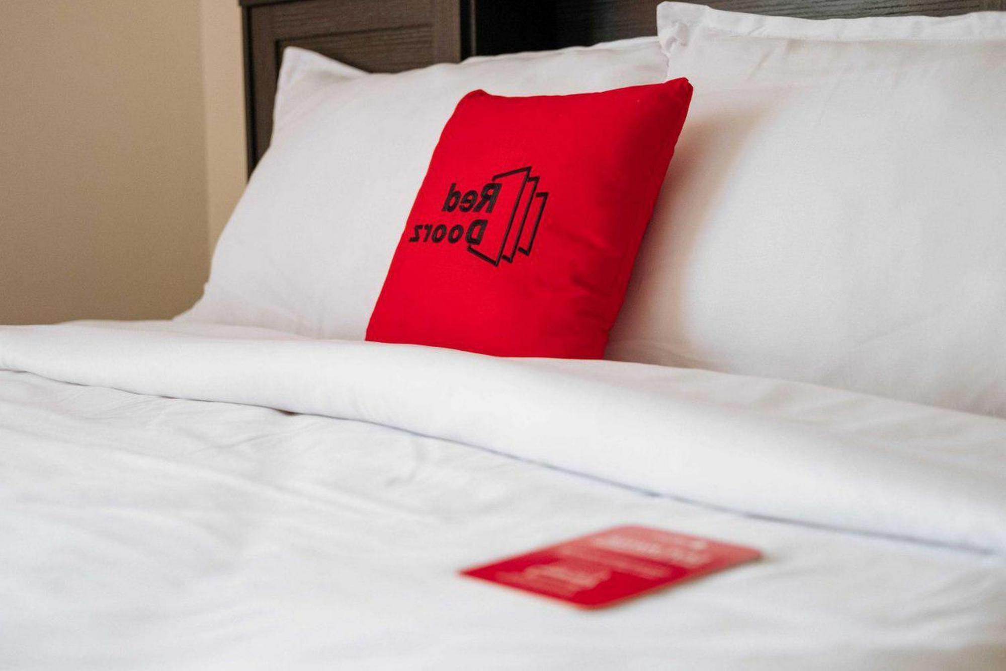 Reddoorz @ Jalan Brigjend Katamso Medan 2 Hotel Exterior foto